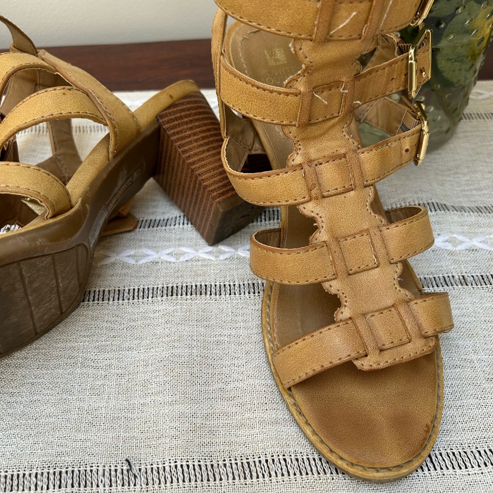 Strappy heals, in tan, super cute
